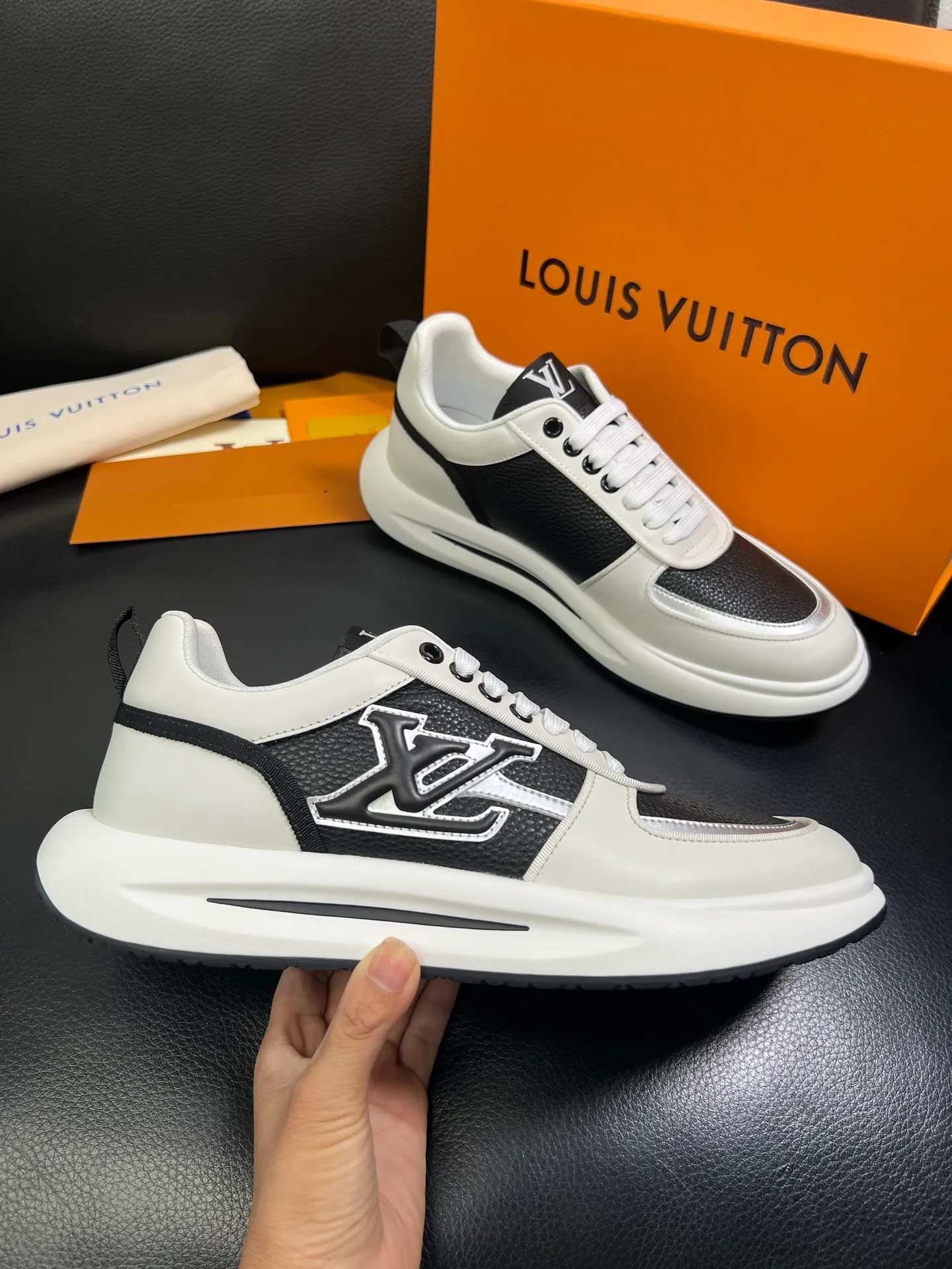 Men's shoes💰800 Lv 🔍Top purchasing agent🇮🇹 Louis Vuitton, the sports sneaker counter is synchronized, the uppers are imported from Italy, high-quality splicing colorful and complex crafts, the imported mesh padding is soft and comfortable, soles: original soles specially provided by the original factory, T men's men's shoes 💰U exclusive movable molded soles are super comfortable, original factory and single goods, 🔍🔍high quality, you can enter and exit the counter at will, welcome to compare, code number 38-44 (customized 45) 85871